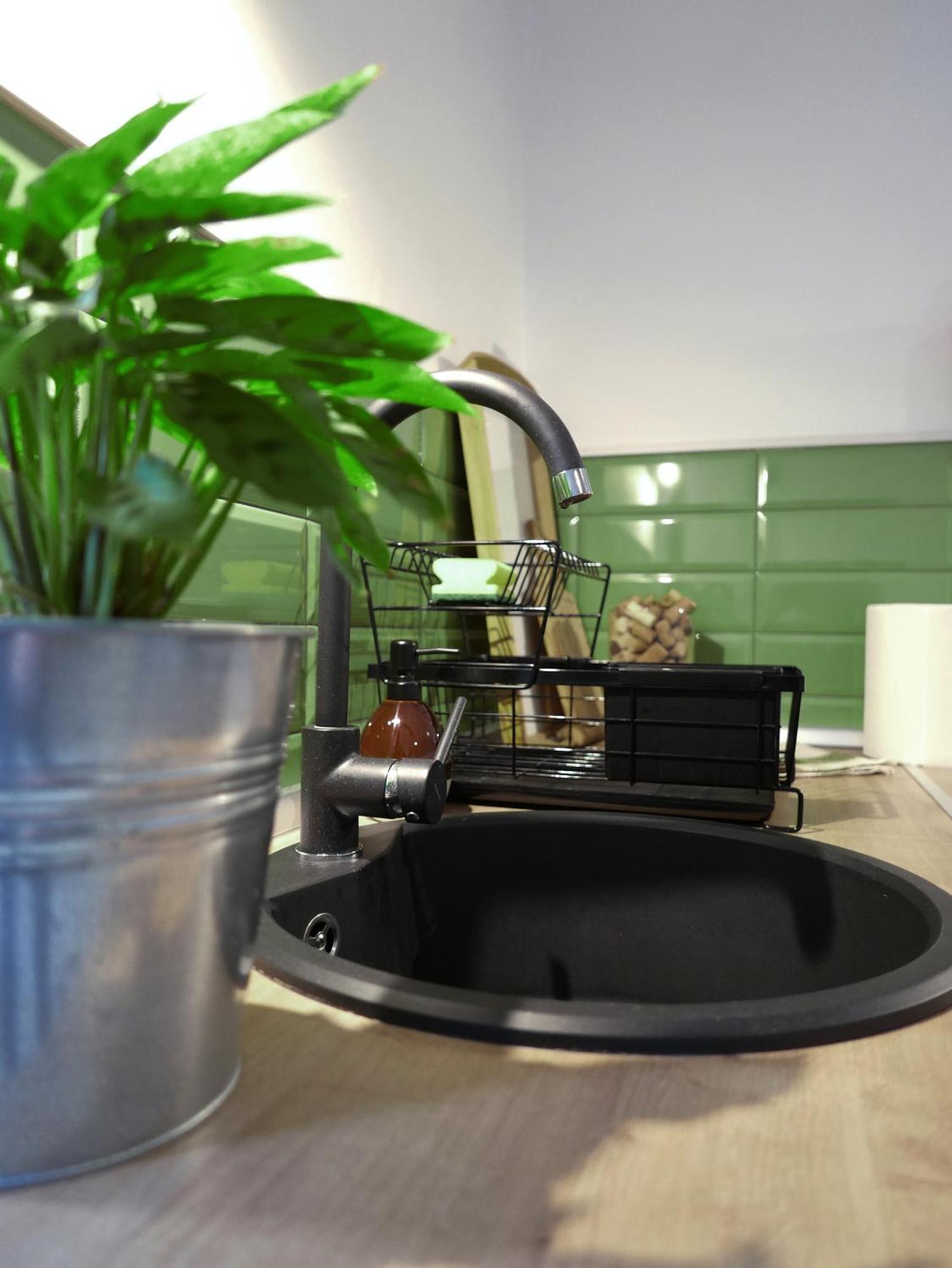 Central Studio Apartment *